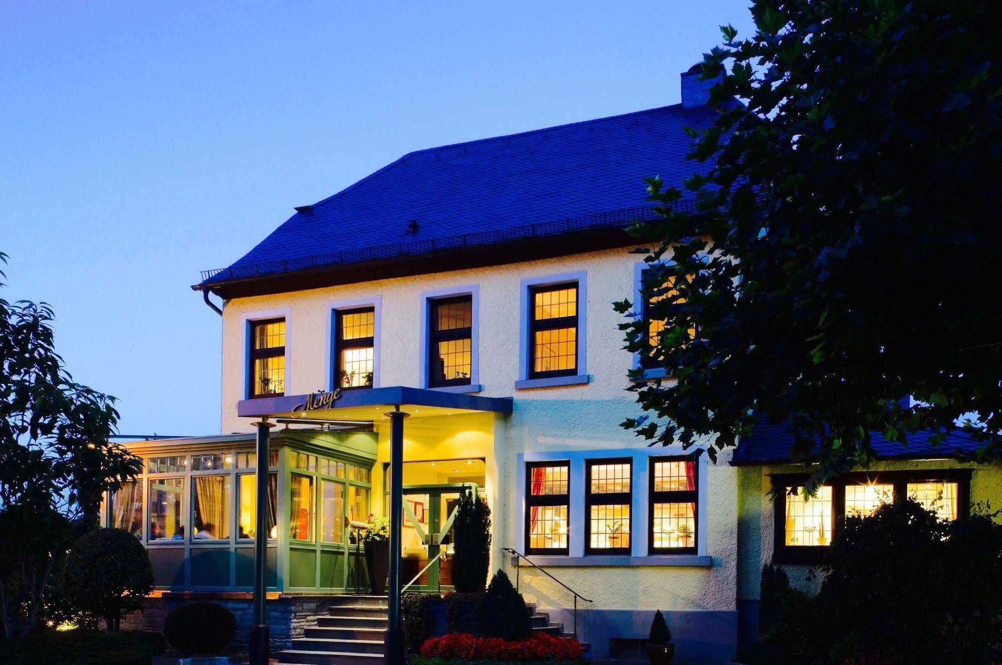 Hotel Menge "An Der Schlacht" Arnsberg Exterior foto