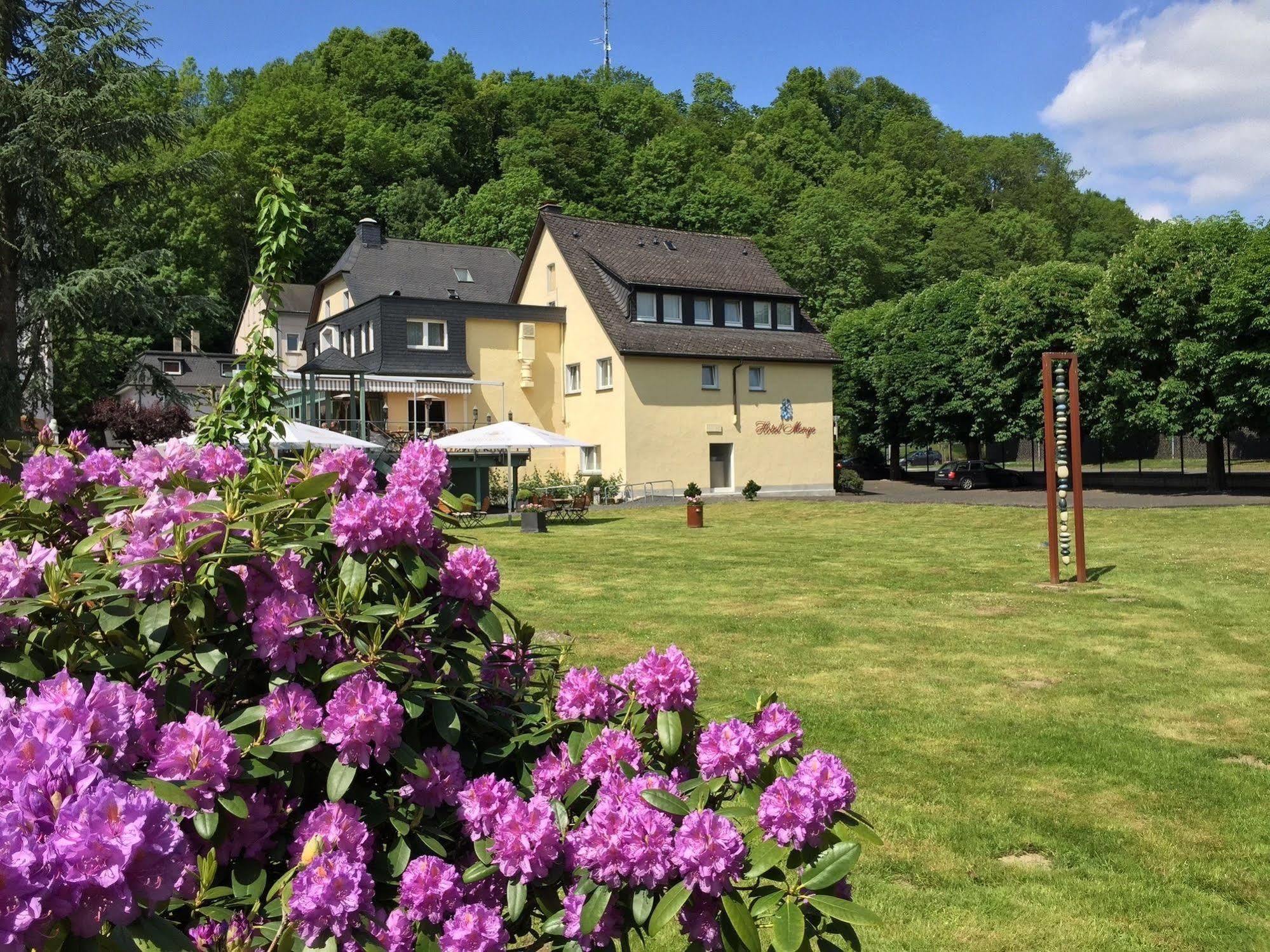 Hotel Menge "An Der Schlacht" Arnsberg Exterior foto